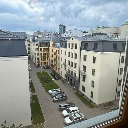 Apartment Quite Embassy Area Charm *
